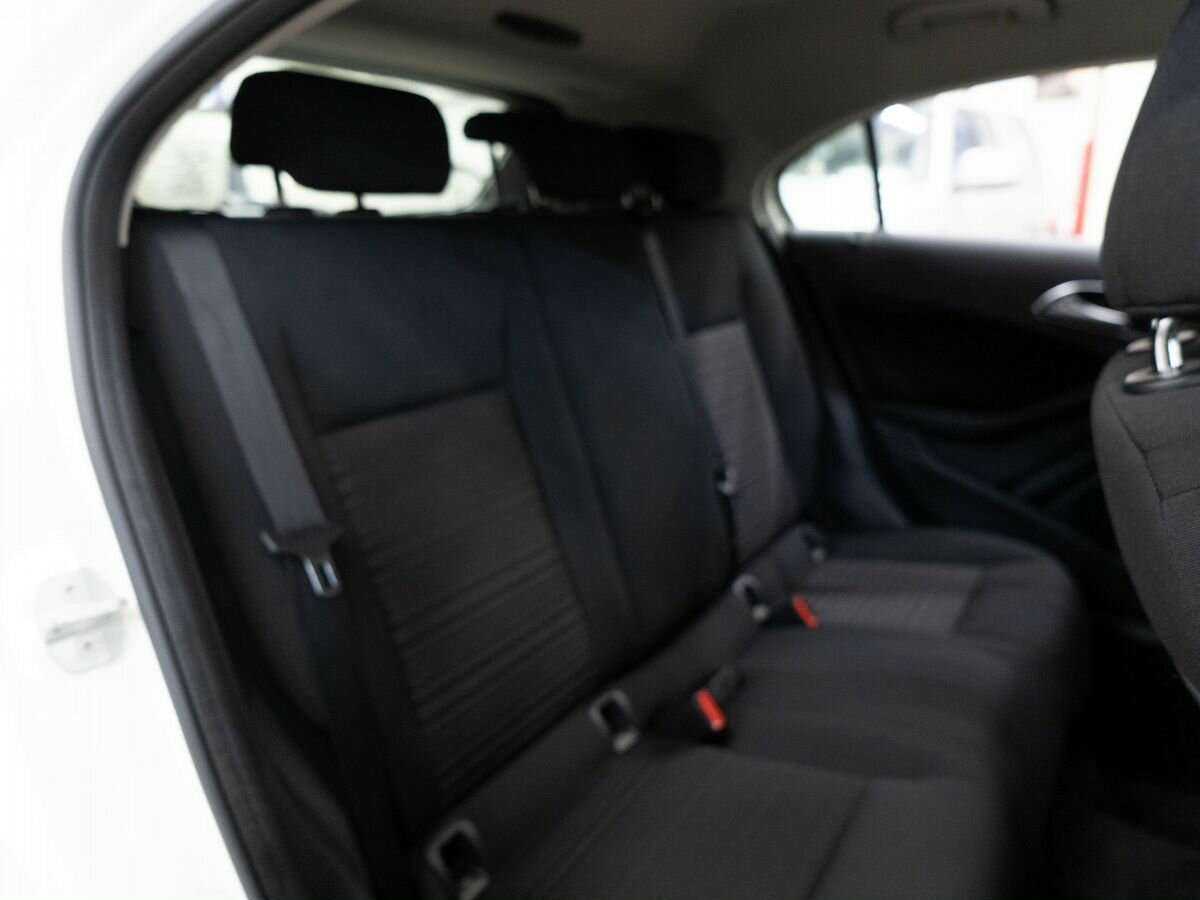 Купить Mercedes-Benz A-Класс 180, 2016, 130 000 км, фото №8