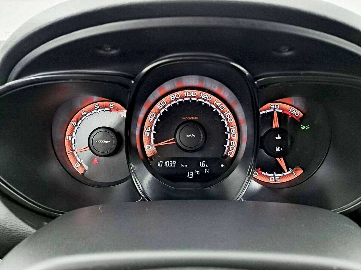 Купить Lada (ВАЗ) Vesta SW Cross, 2019, 101 038 км, фото №11