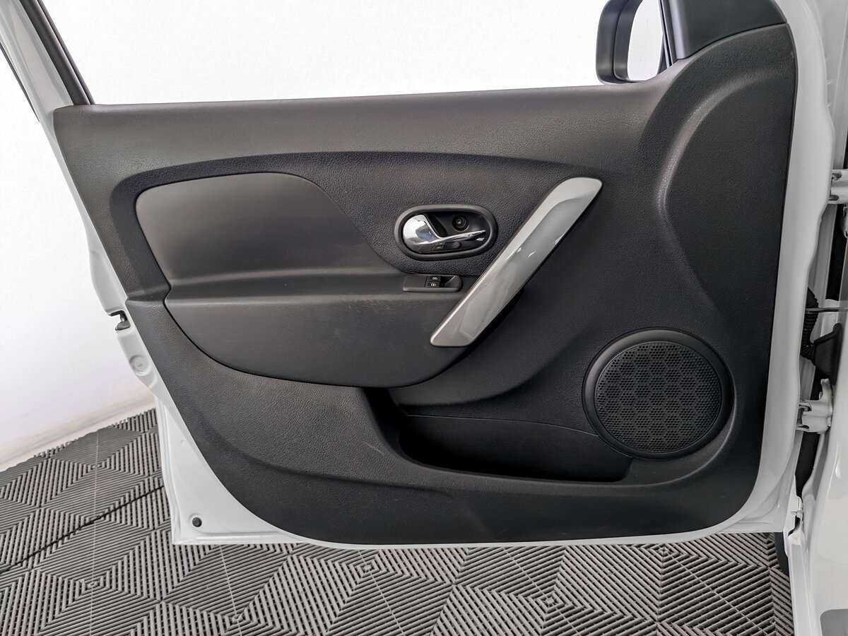 Купить Renault Logan, 2017, 100 655 км, фото №15