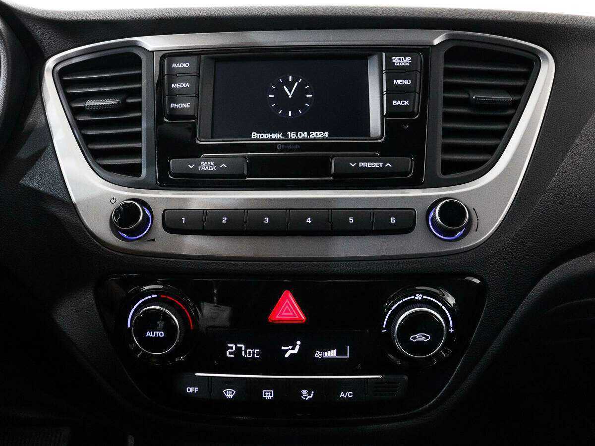 Купить Hyundai Solaris, 2017, 140 583 км, фото №11