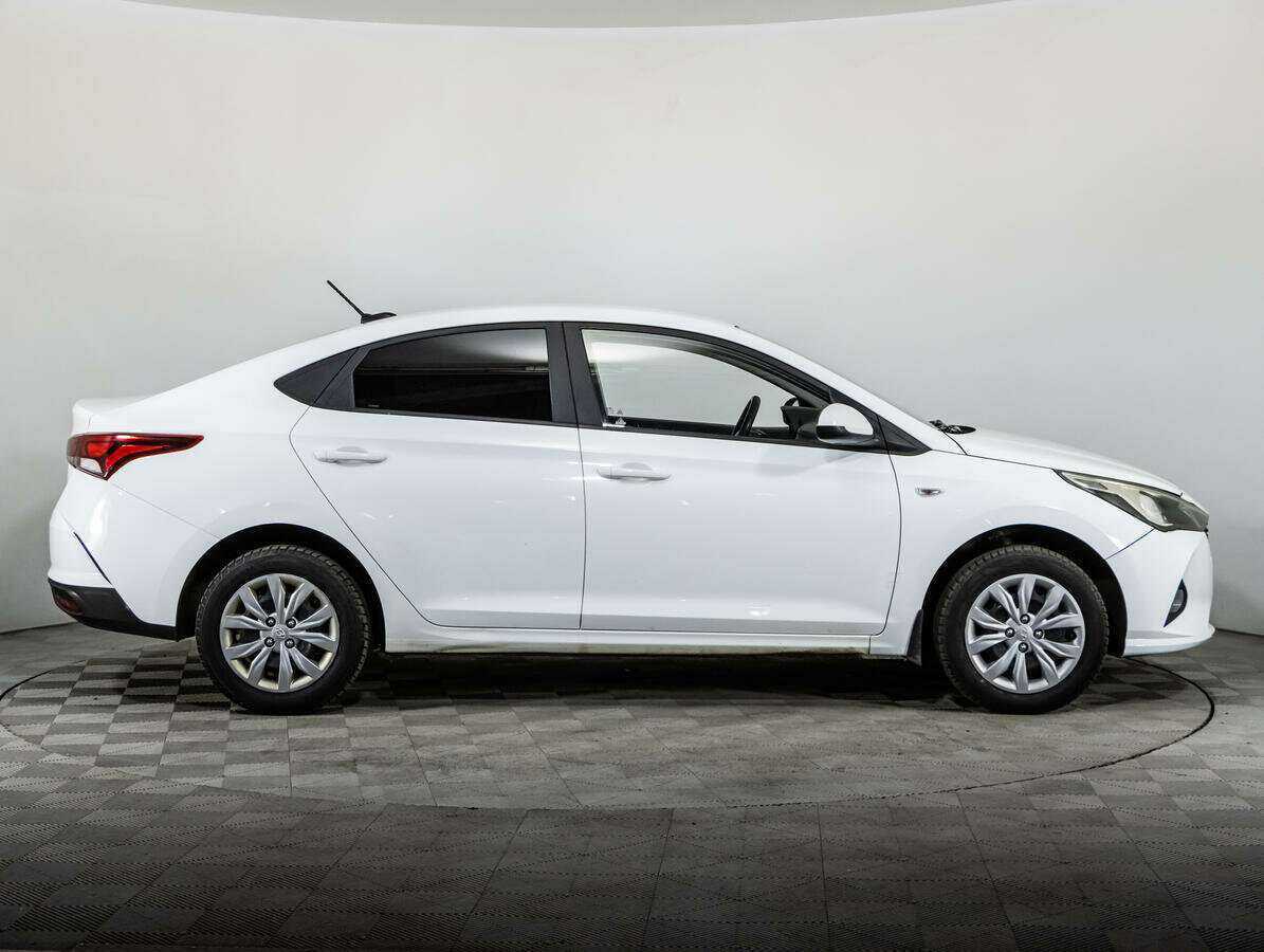 Купить Hyundai Solaris, 2020, 131 339 км, фото №4