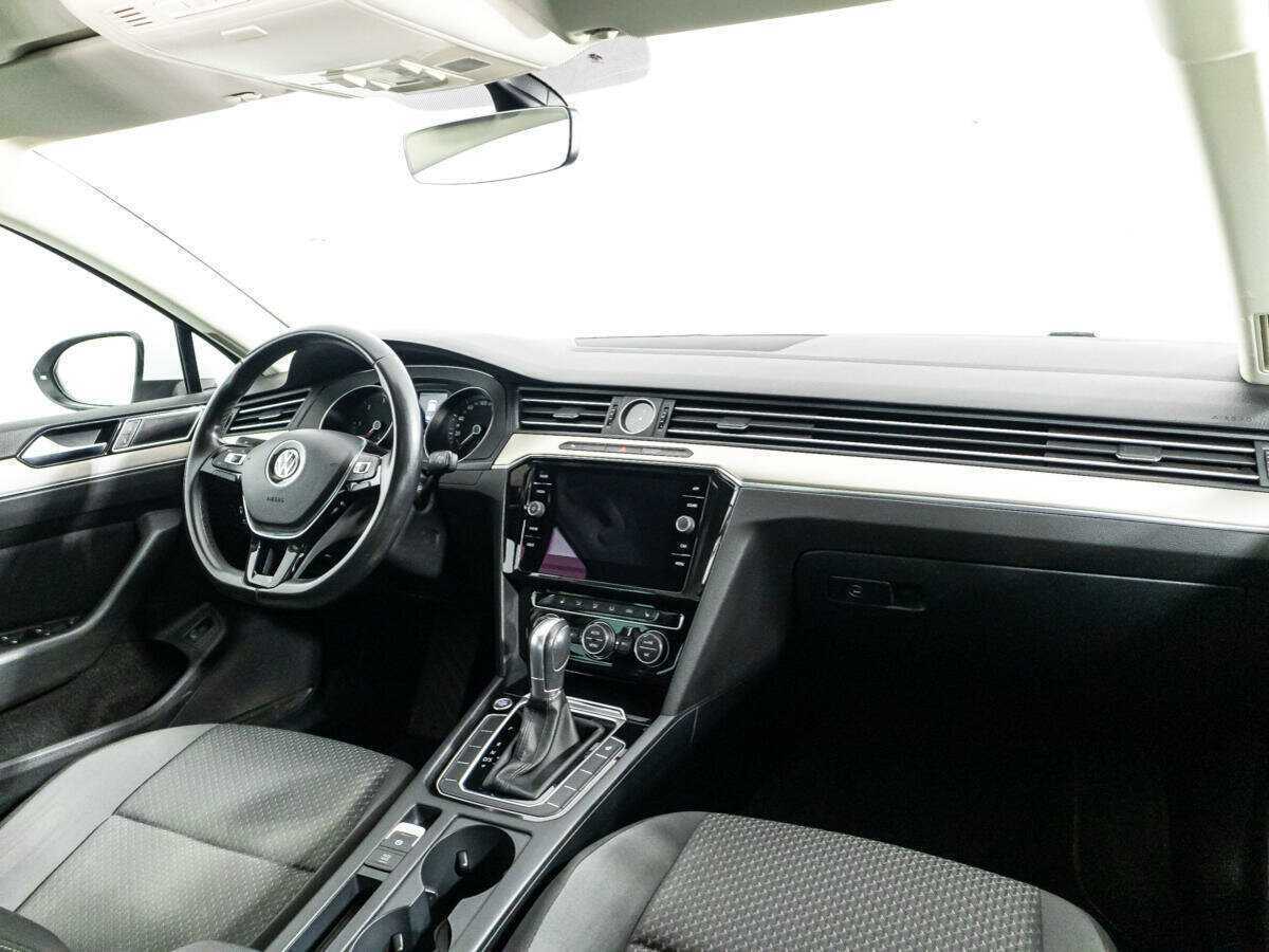 Купить Volkswagen Passat DSG7, 2017, 210 270 км, фото №9