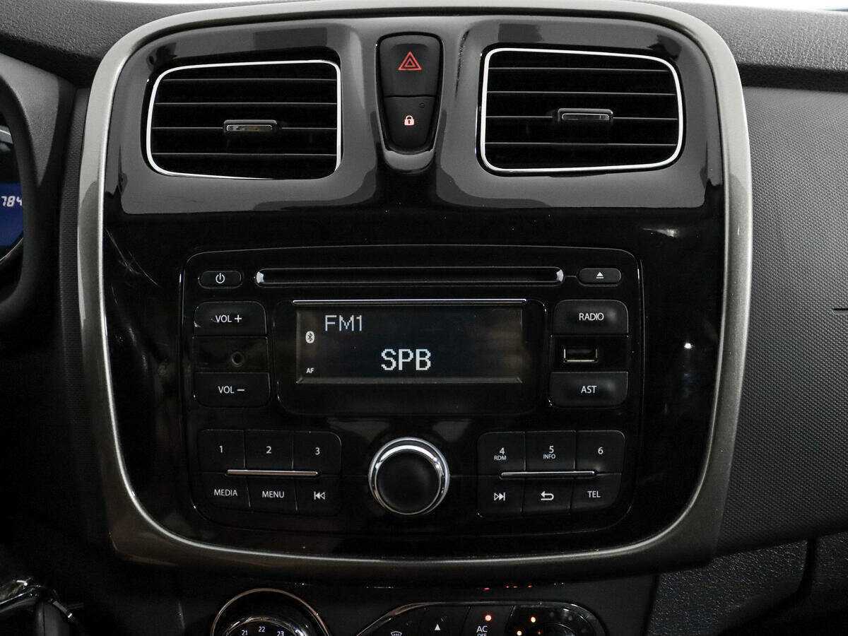 Купить Renault Sandero Stepway, 2015, 220 783 км, фото №11