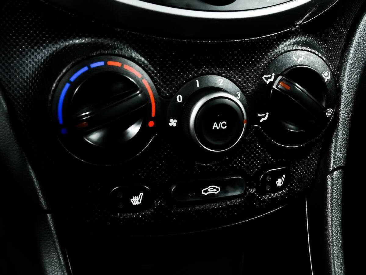 Купить Hyundai Solaris, 2016, 241 408 км, фото №14