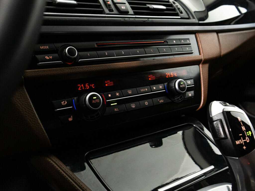 Купить BMW 5 серии 528i xDrive, 2012, 166 562 км, фото №17